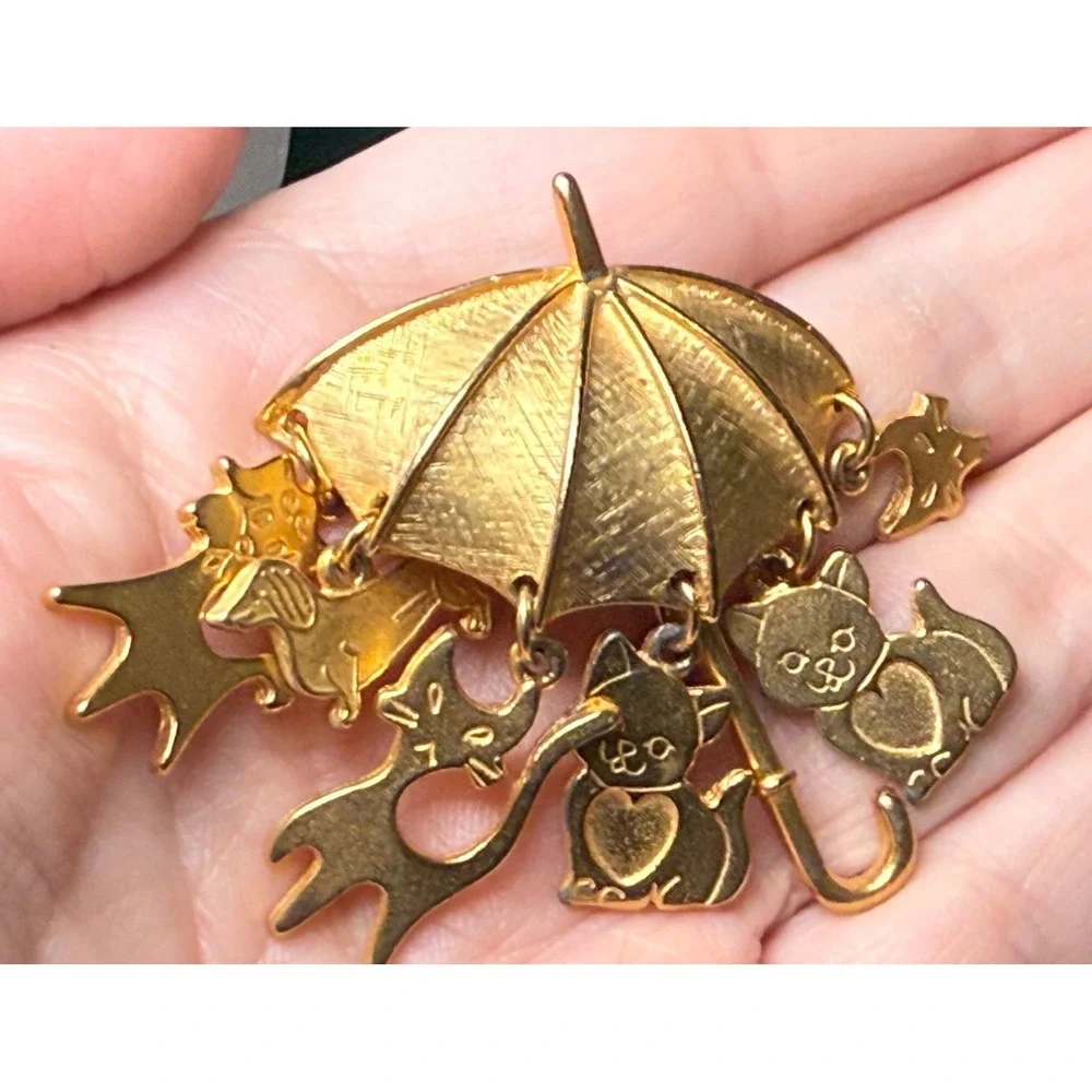 Vintage Raining Cats and Dogs Umbrella Brooch Gold Tone Moving Dangle Charm Pin